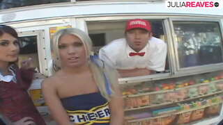 Umkhenkce cream nomthengisi bafanele ukubonisa yenza threesome fuck wakhe umkhenkce cream van