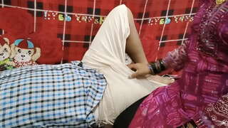 Whore አሁን እሷ ጋር ከእርሱ እንደ ውኃ ቅድሚያ የሚሰጡዋቸውን