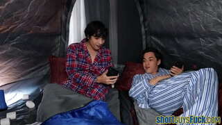 Busty ይታያል pounded ነው አጭር በመስጠት ነው trio ድረስ cumshot