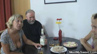 Beleza mozo ten sexo con idade par