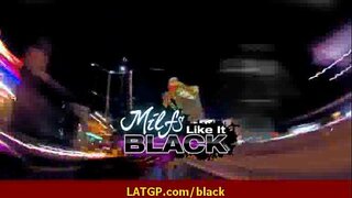 Het sexig MILF rider stora svarta monster dildo 38