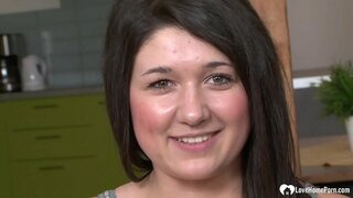 Amatør skjønnhet vil suge hans harde svart kuk og få henne puss knullet hardt.