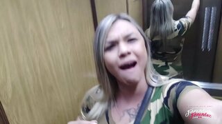 Mafana zana-borona mbola minono akoho, sy ny namana, f.