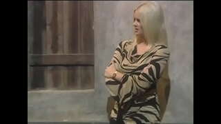 Cul gran rossa gossa Hannah Harper xucla i folla cuiners polla grossa al restaurant